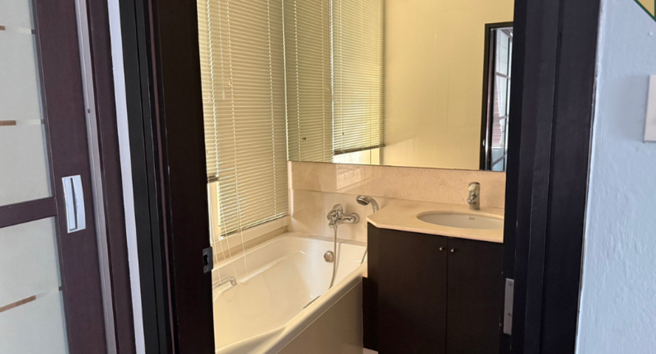 For sale 2 bedrooms condo in Khlong Toei, Bangkok