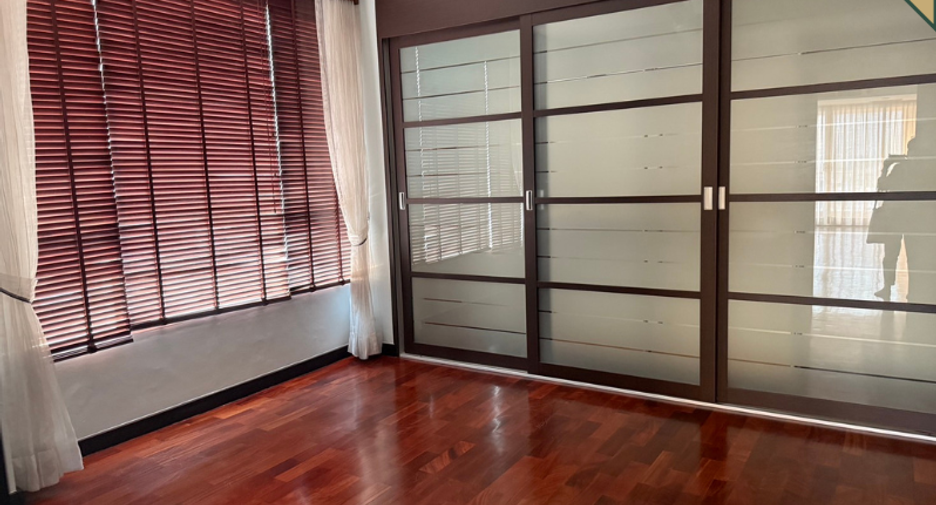 For sale 2 bedrooms condo in Khlong Toei, Bangkok
