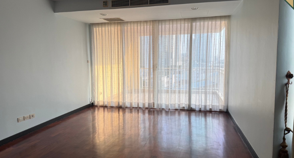 For sale 2 bedrooms condo in Khlong Toei, Bangkok