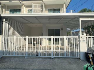 For rent 3 bedrooms townhouse in Mueang Chiang Mai, Chiang Mai