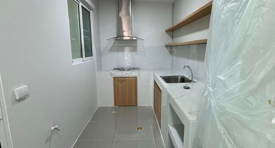 For rent 3 bedrooms townhouse in Mueang Chiang Mai, Chiang Mai