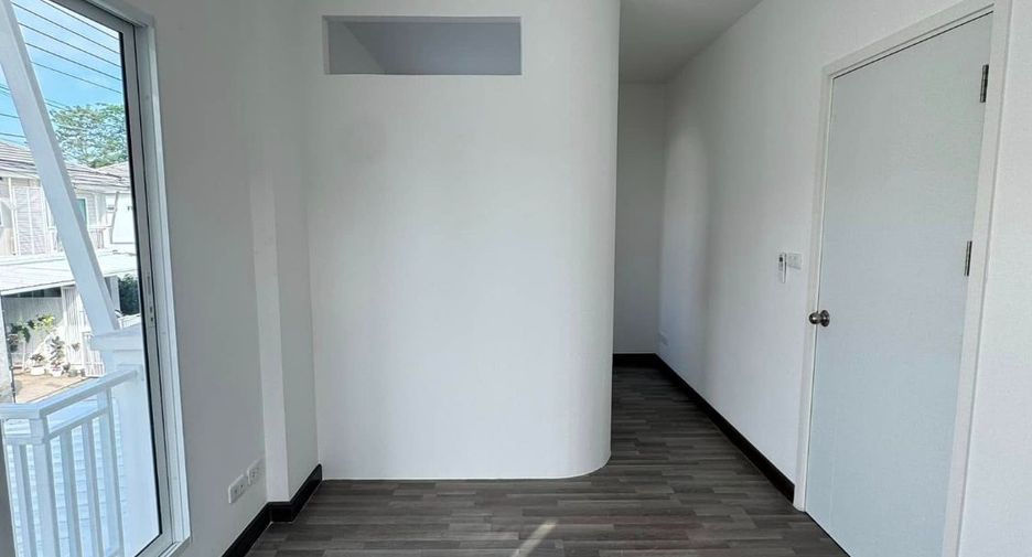 For rent 3 bedrooms townhouse in Mueang Chiang Mai, Chiang Mai