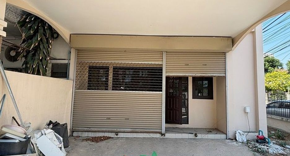 For sale 5 bed townhouse in Mueang Nonthaburi, Nonthaburi