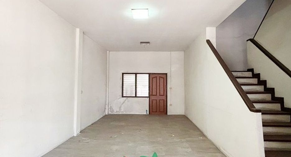 For sale 5 bed townhouse in Mueang Nonthaburi, Nonthaburi