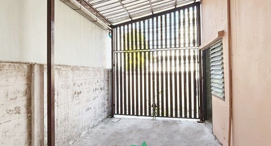 For sale 5 bed townhouse in Mueang Nonthaburi, Nonthaburi