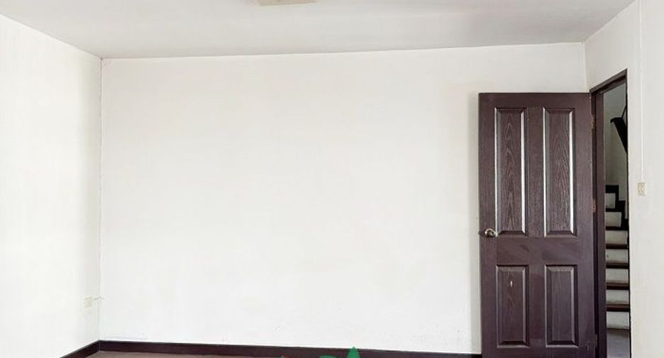 For sale 5 bed townhouse in Mueang Nonthaburi, Nonthaburi