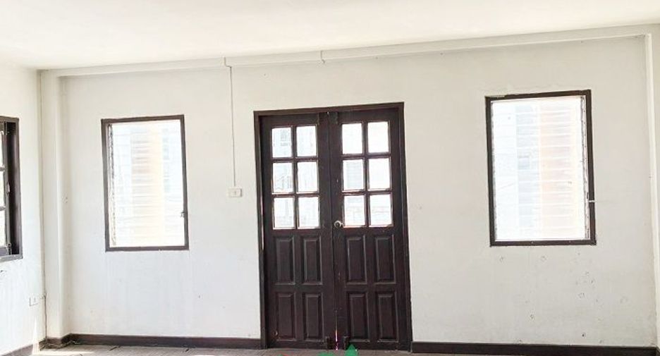 For sale 5 bed townhouse in Mueang Nonthaburi, Nonthaburi