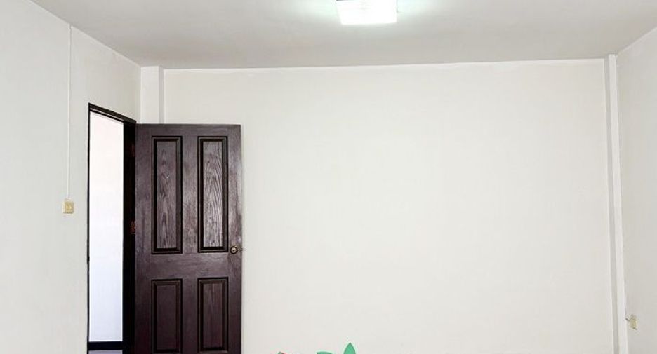 For sale 5 bed townhouse in Mueang Nonthaburi, Nonthaburi