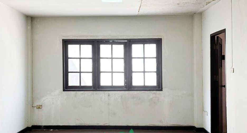 For sale 5 bed townhouse in Mueang Nonthaburi, Nonthaburi