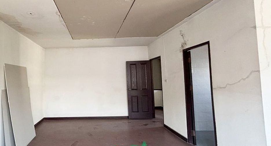 For sale 5 bed townhouse in Mueang Nonthaburi, Nonthaburi