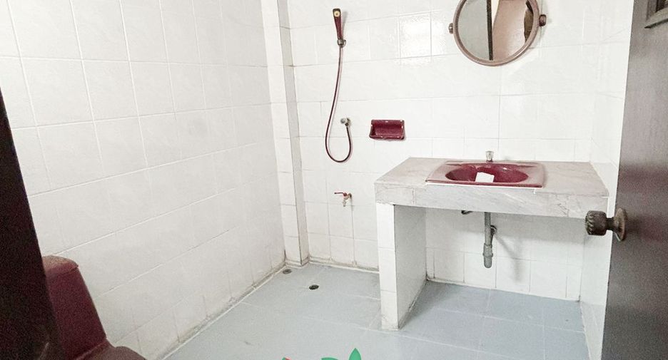 For sale 5 bed townhouse in Mueang Nonthaburi, Nonthaburi