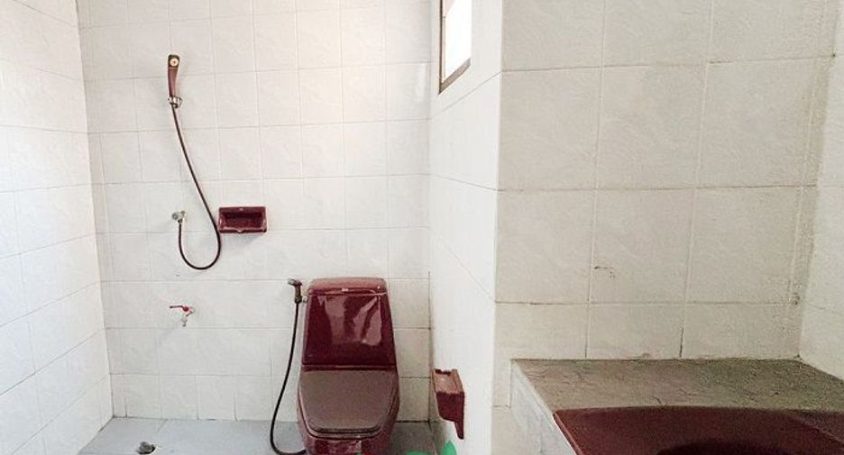 For sale 5 bed townhouse in Mueang Nonthaburi, Nonthaburi