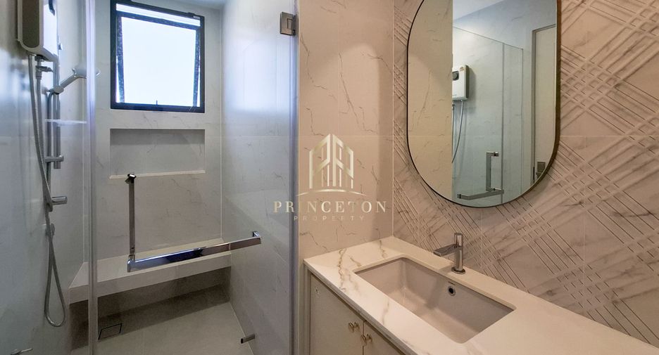 For rent and for sale 4 bedrooms house in Saphan Sung, Bangkok