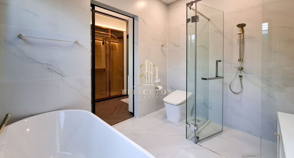 For rent and for sale 4 bedrooms house in Saphan Sung, Bangkok