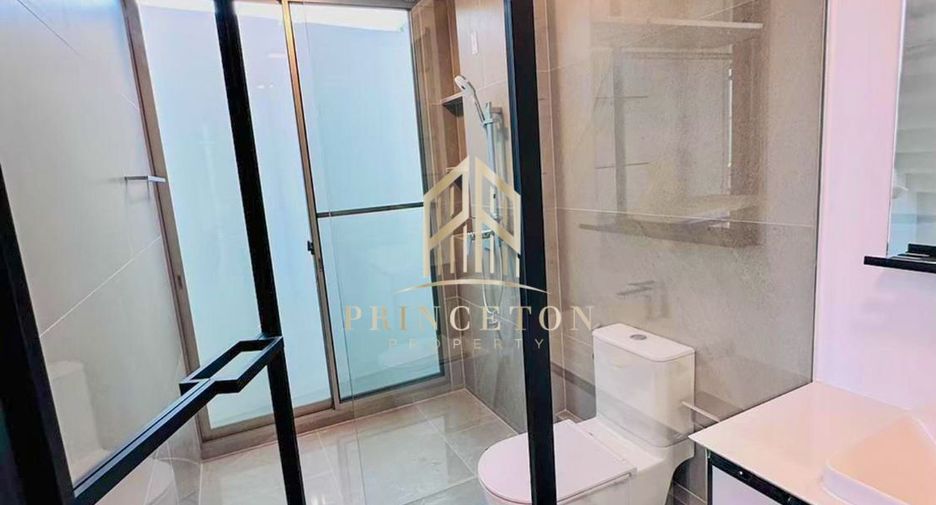 Haus zur Miete und zum Kauf mit 3 Zimmer in Saphan Sung, Bangkok