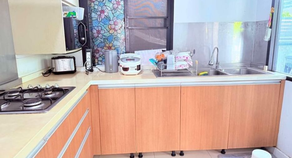 Casa en venta de 3 habitaciones en Si Racha, Chonburi