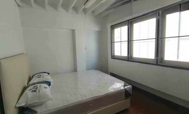 For sale 2 bed condo in Phaya Thai, Bangkok