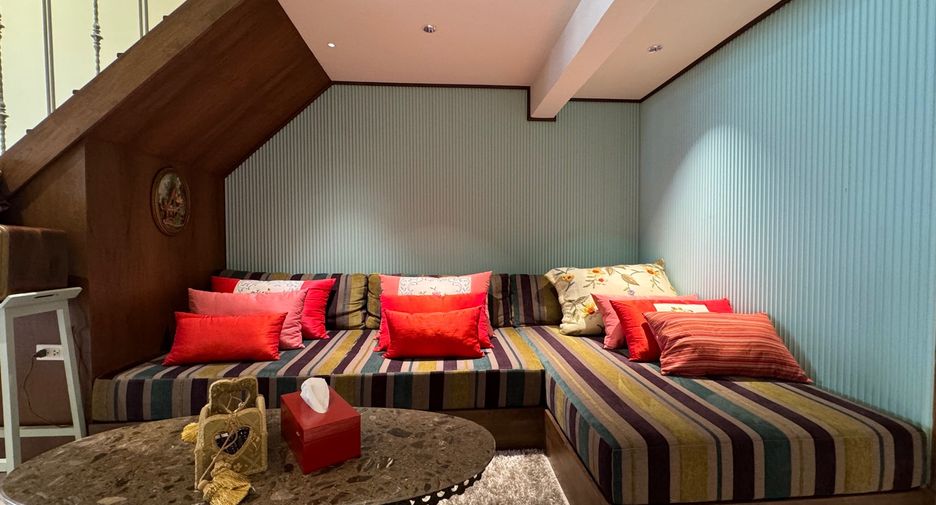 For rent 4 bedrooms townhouse in Mueang Chiang Mai, Chiang Mai