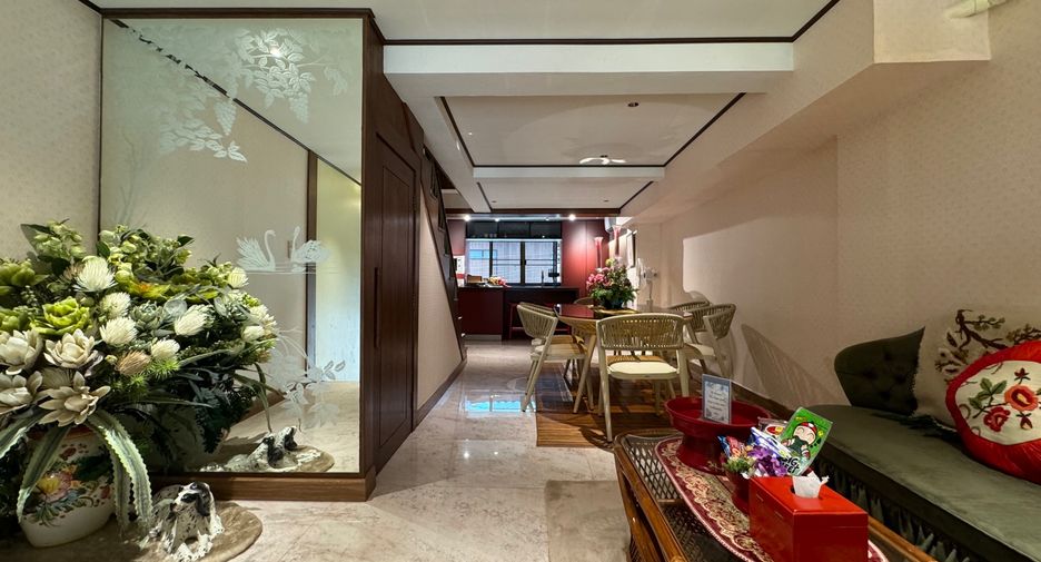 For rent 4 bedrooms townhouse in Mueang Chiang Mai, Chiang Mai
