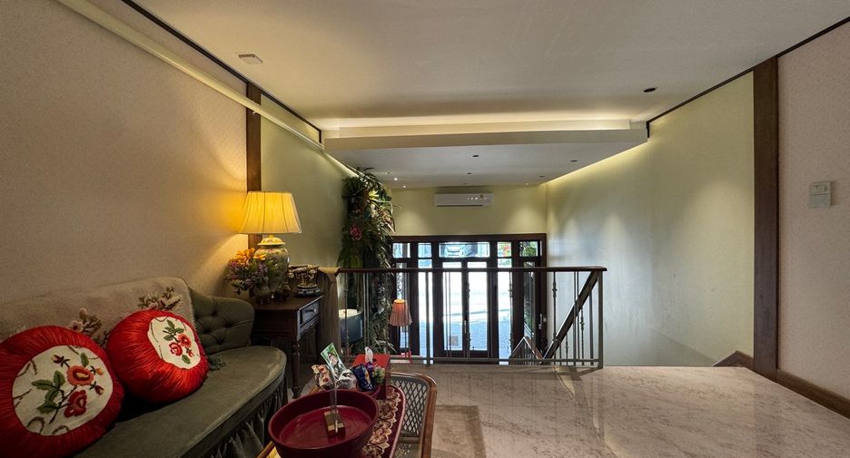 For rent 4 bedrooms townhouse in Mueang Chiang Mai, Chiang Mai