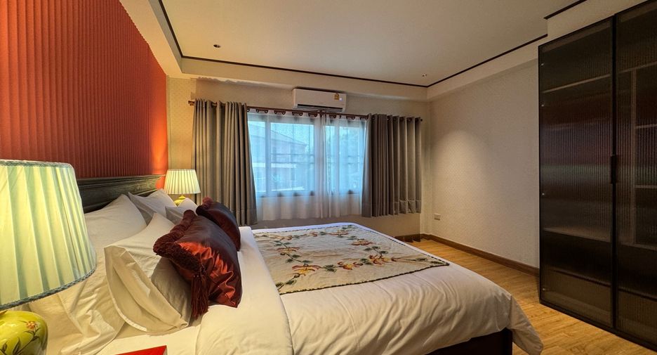 For rent 4 bedrooms townhouse in Mueang Chiang Mai, Chiang Mai