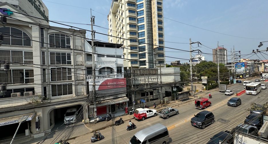 For rent 4 bedrooms townhouse in Mueang Chiang Mai, Chiang Mai