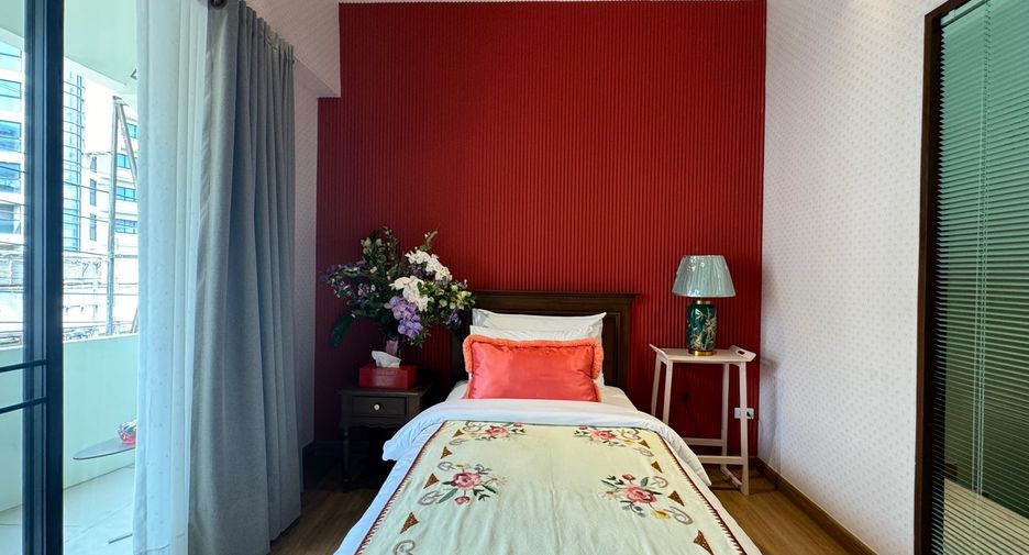 For rent 4 bedrooms townhouse in Mueang Chiang Mai, Chiang Mai