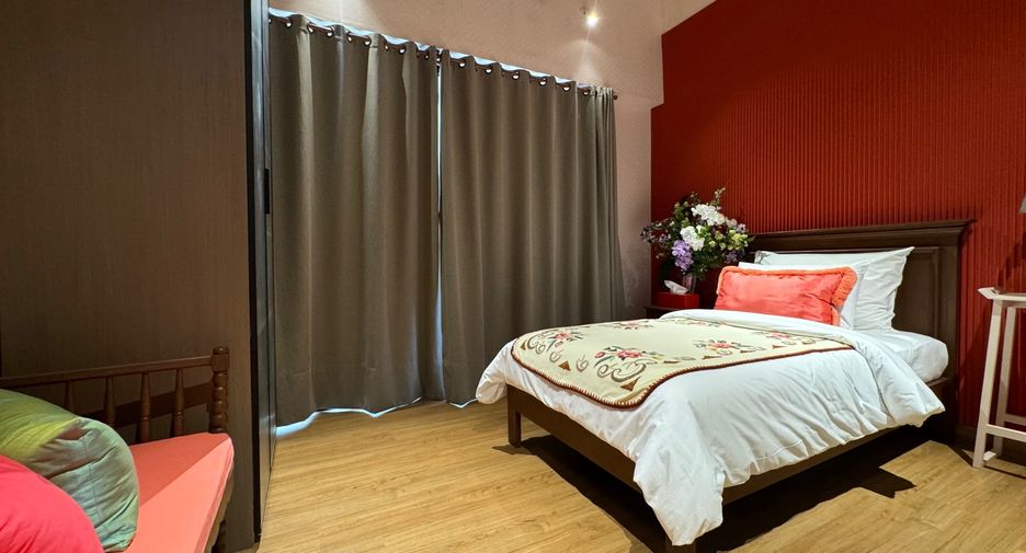 For rent 4 bedrooms townhouse in Mueang Chiang Mai, Chiang Mai