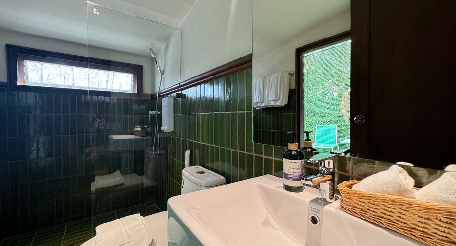 For rent 4 bedrooms townhouse in Mueang Chiang Mai, Chiang Mai