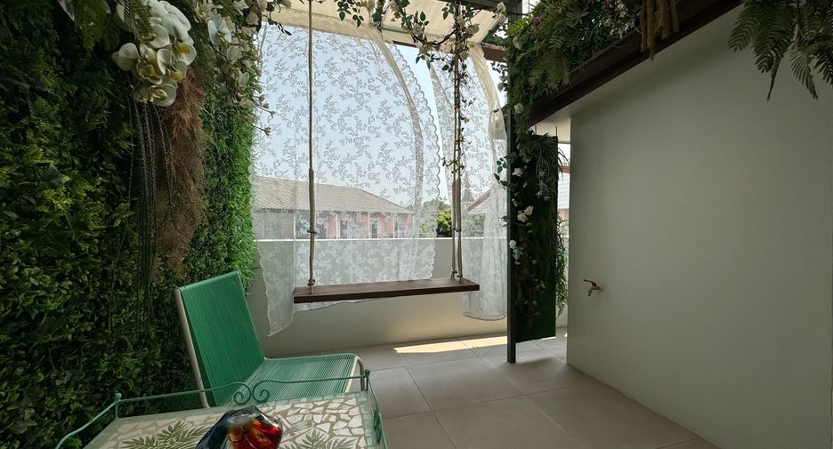 For rent 4 bedrooms townhouse in Mueang Chiang Mai, Chiang Mai