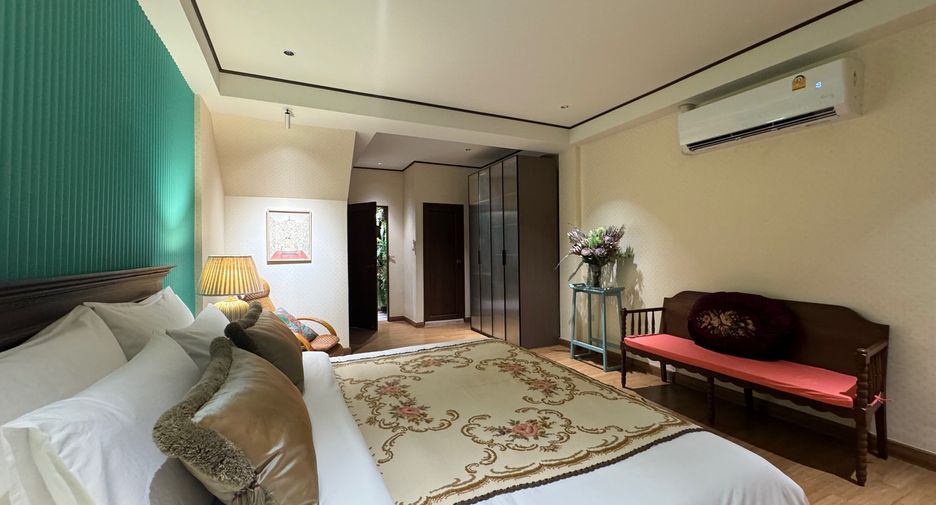 For rent 4 bedrooms townhouse in Mueang Chiang Mai, Chiang Mai