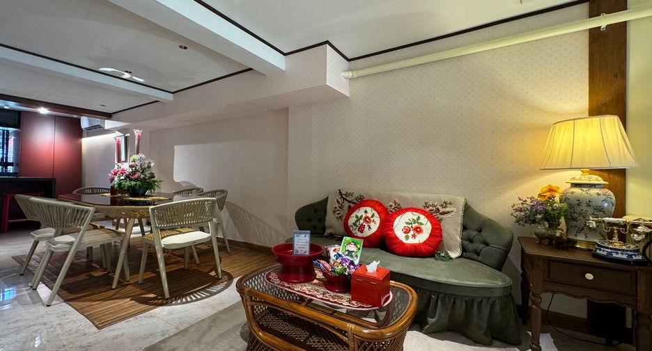 For rent 4 bedrooms townhouse in Mueang Chiang Mai, Chiang Mai