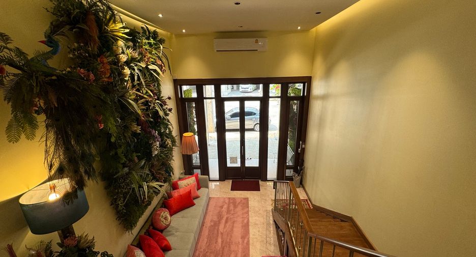 For rent 4 bedrooms townhouse in Mueang Chiang Mai, Chiang Mai