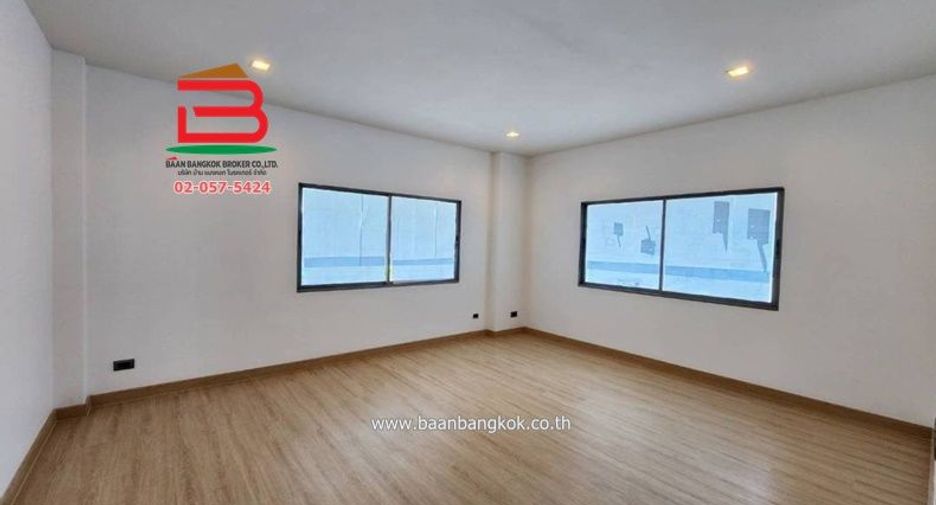 For sale 3 bedrooms house in Prawet, Bangkok