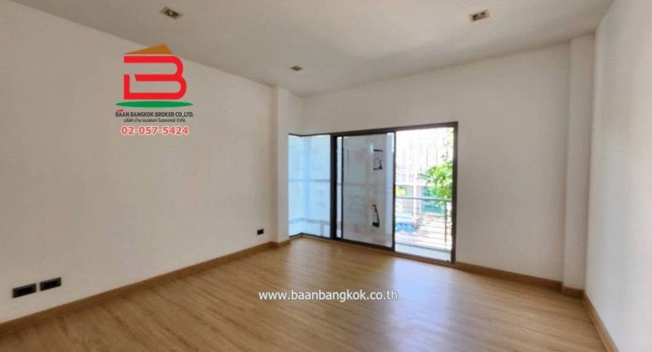 For sale 3 bedrooms house in Prawet, Bangkok