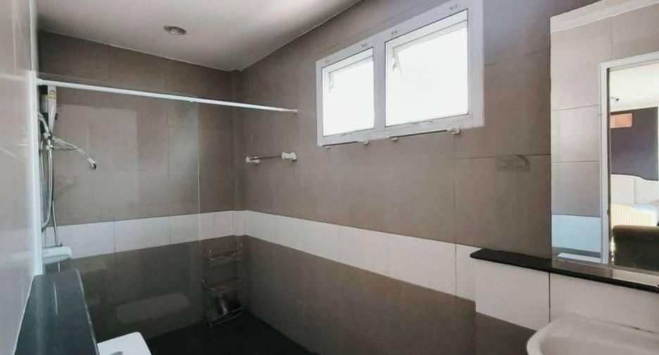 À vendre 3 chambres maison à Si Racha, Chonburi