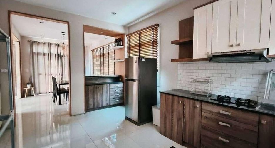 À vendre 3 chambres maison à Si Racha, Chonburi