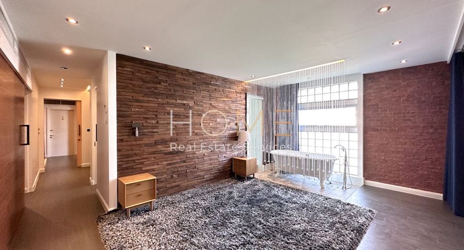 For sale 4 bedrooms condo in Watthana, Bangkok