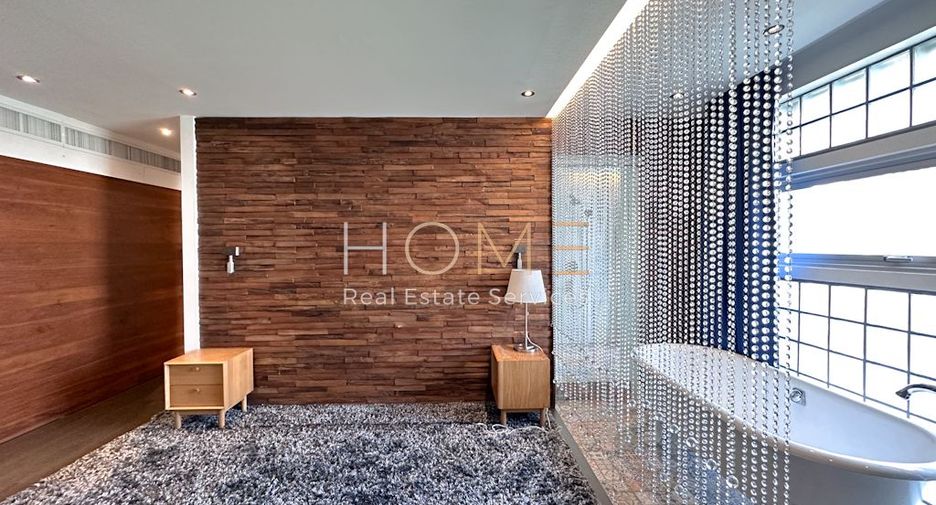 For sale 4 bedrooms condo in Watthana, Bangkok