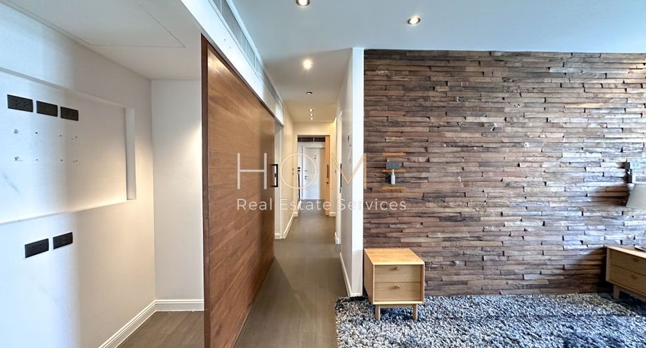 For sale 4 bedrooms condo in Watthana, Bangkok
