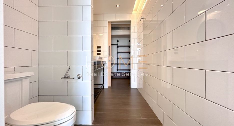 For sale 4 bedrooms condo in Watthana, Bangkok
