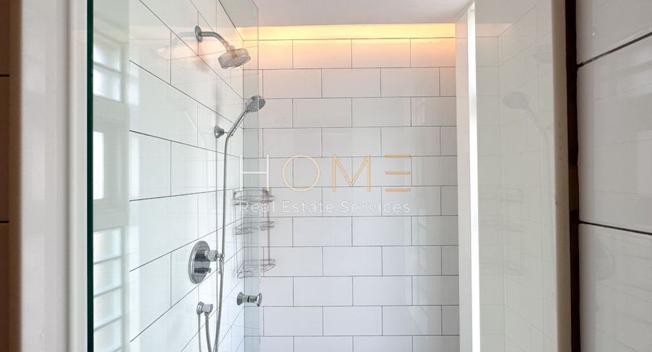 For sale 4 bedrooms condo in Watthana, Bangkok
