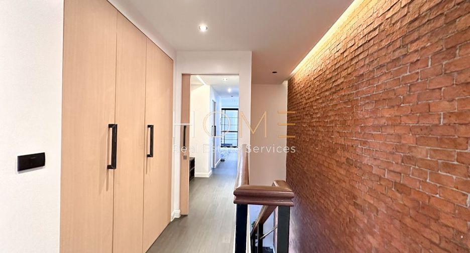 For sale 4 bedrooms condo in Watthana, Bangkok