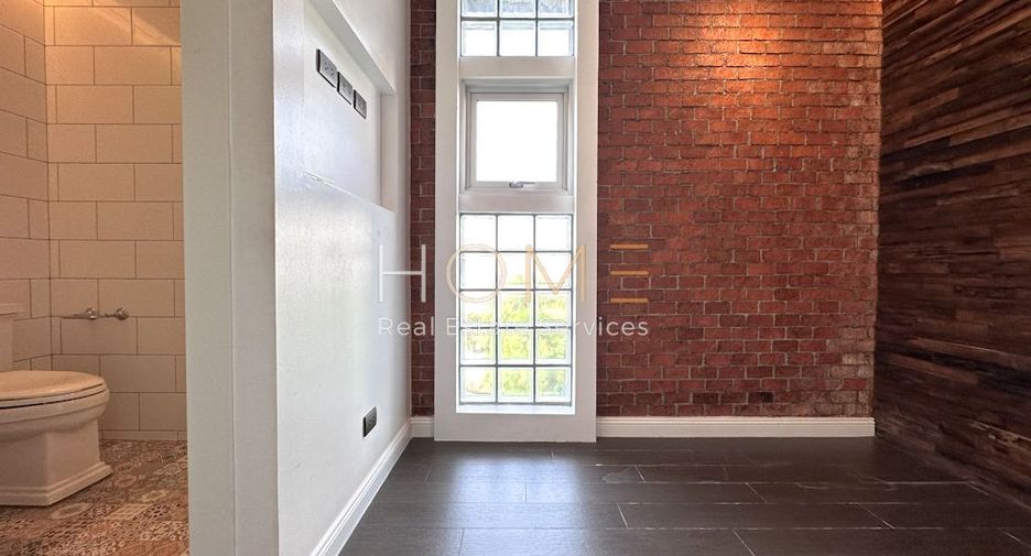 For sale 4 bedrooms condo in Watthana, Bangkok
