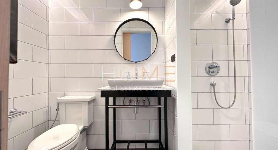For sale 4 bedrooms condo in Watthana, Bangkok