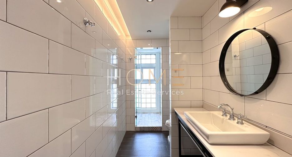 For sale 4 bedrooms condo in Watthana, Bangkok