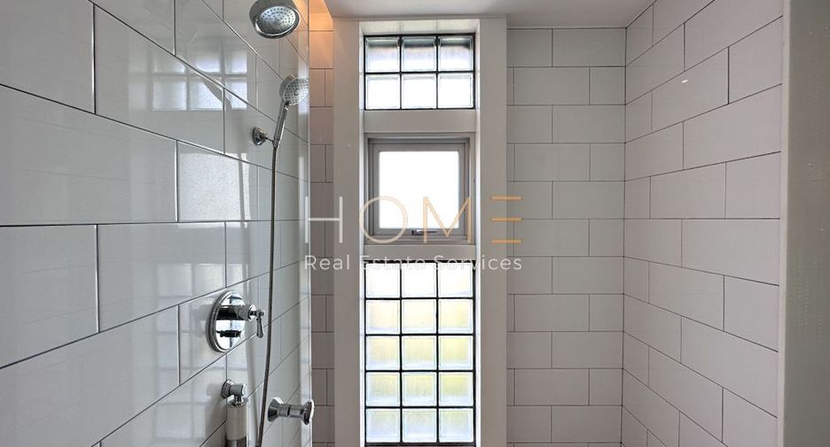 For sale 4 bedrooms condo in Watthana, Bangkok
