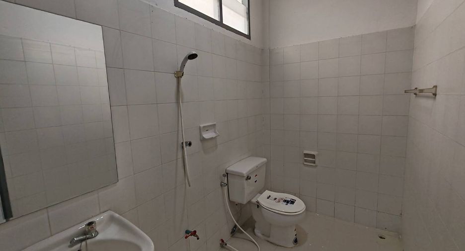 For sale 3 bedrooms townhouse in Thanyaburi, Pathum Thani