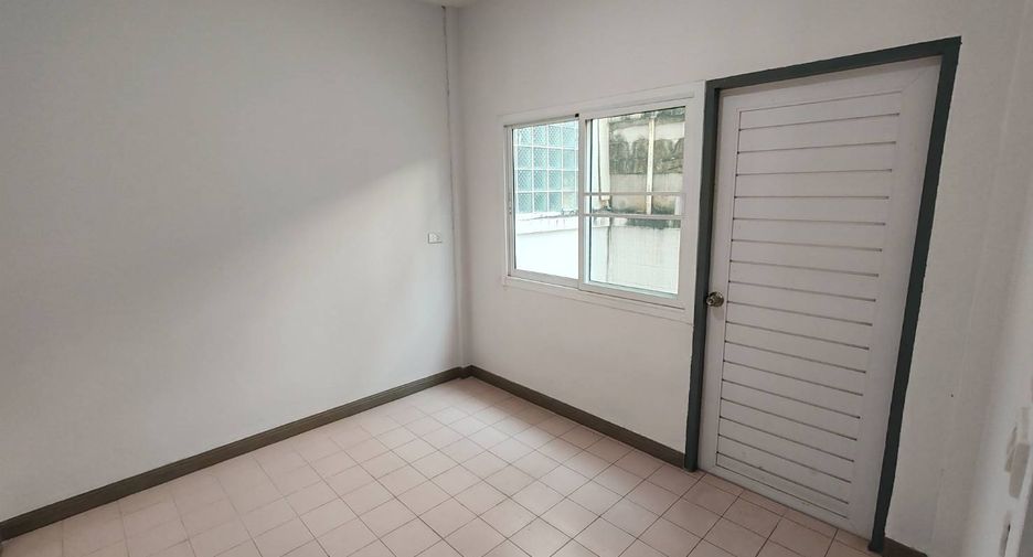 For sale 3 bedrooms townhouse in Thanyaburi, Pathum Thani