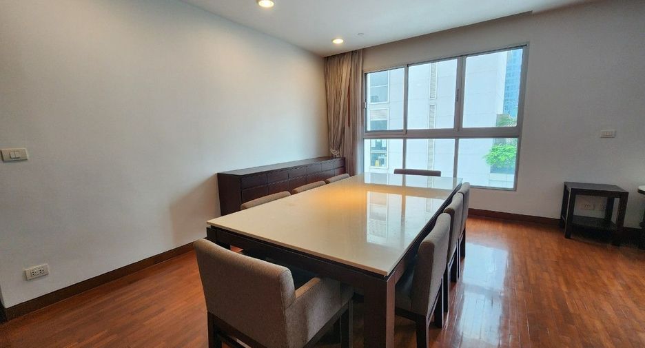 For rent 3 bedrooms apartment in Khlong Toei, Bangkok